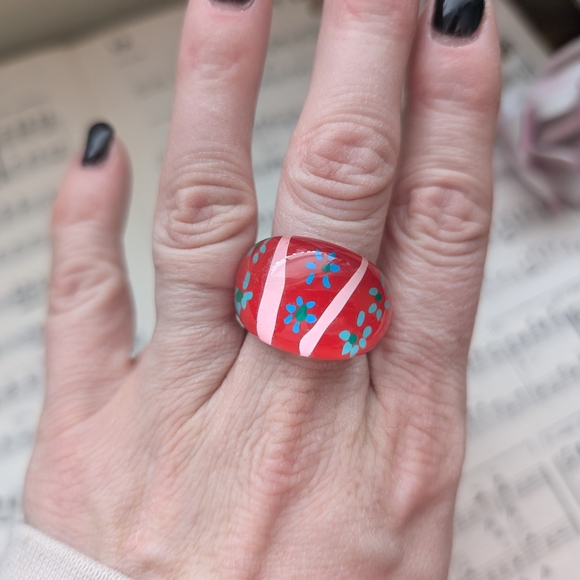 Red Floral Ring Size 8 - Picture 2 of 8